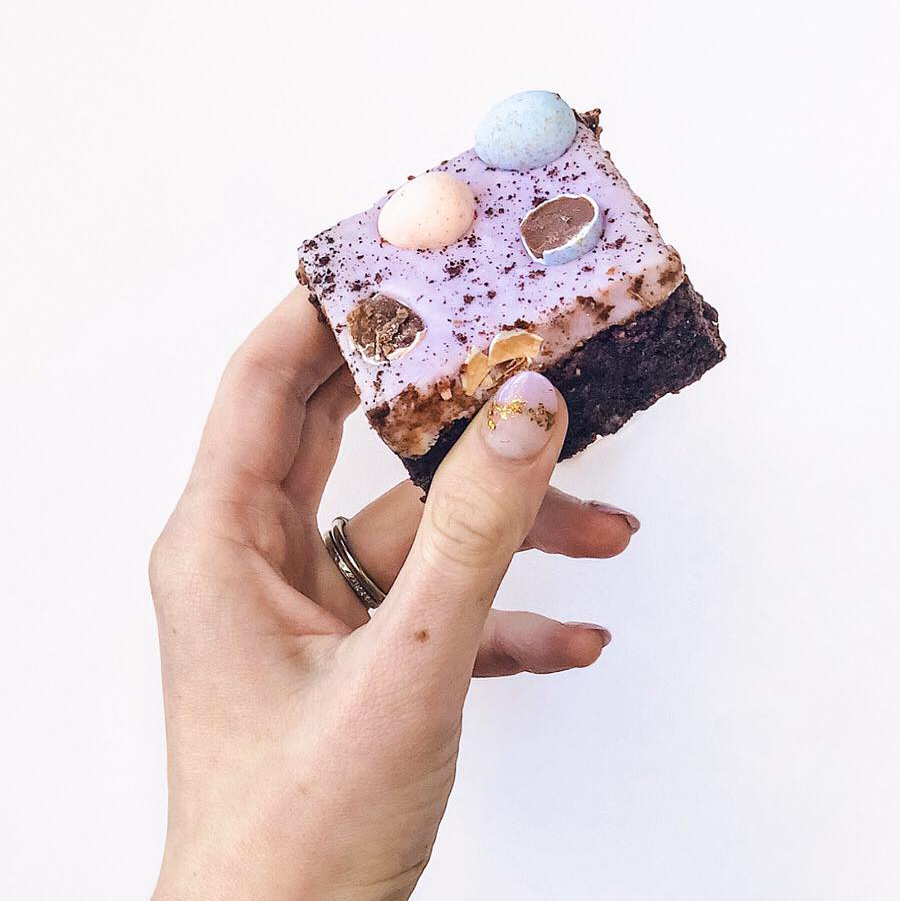 Easter Mini-Egg Macaron Brownies š£
